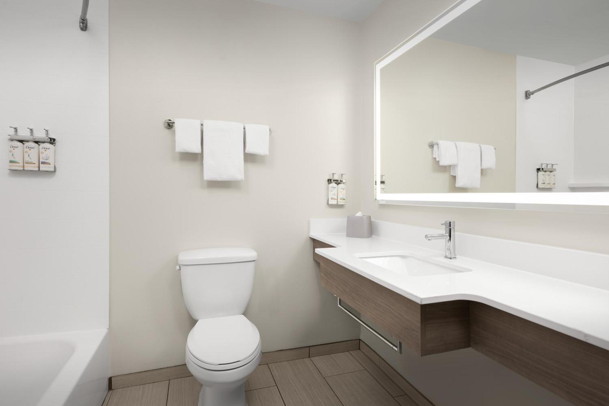 Holiday Inn Express Hotel & Suites Greensboro - Airport Area By Ihg Esterno foto