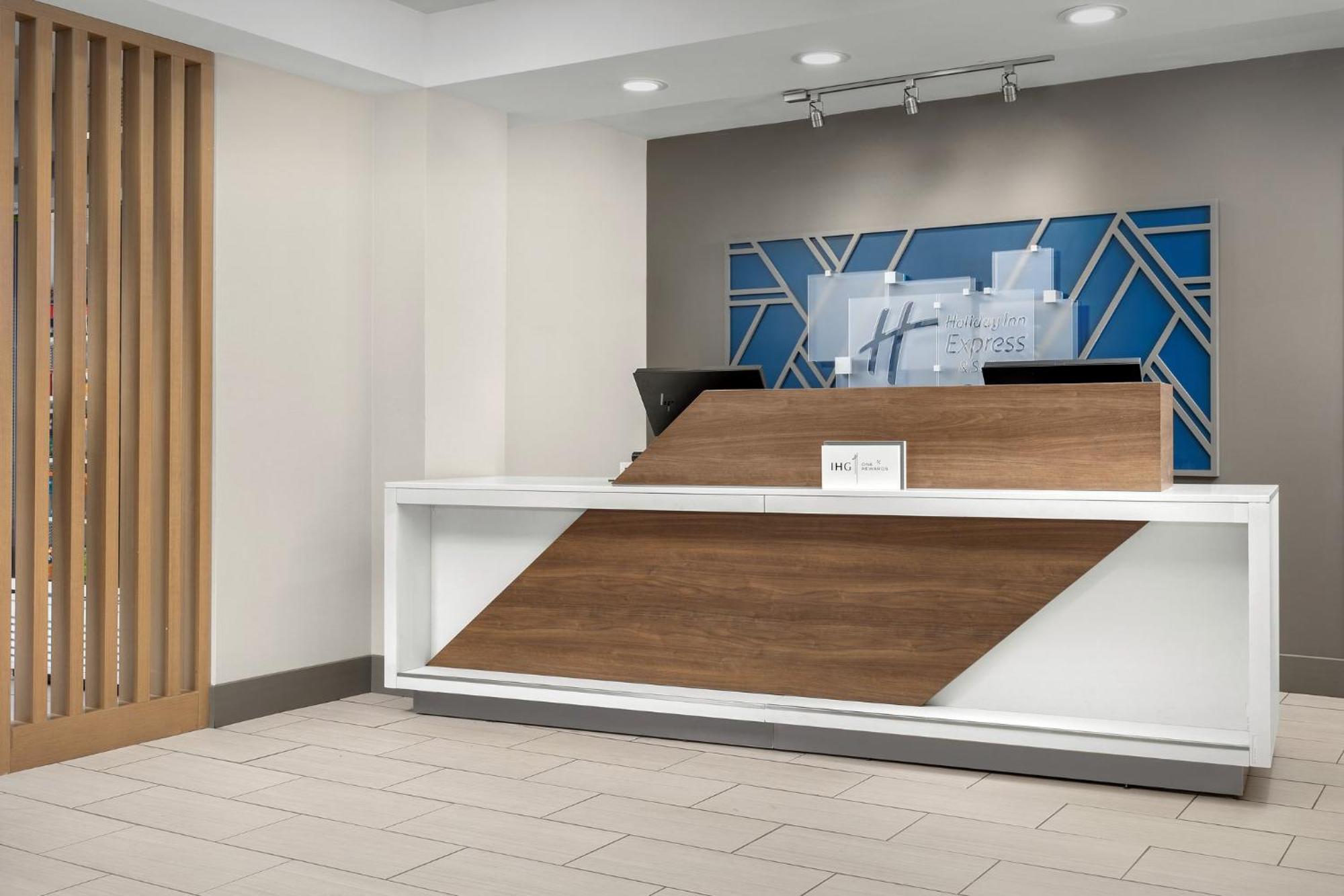 Holiday Inn Express Hotel & Suites Greensboro - Airport Area By Ihg Esterno foto