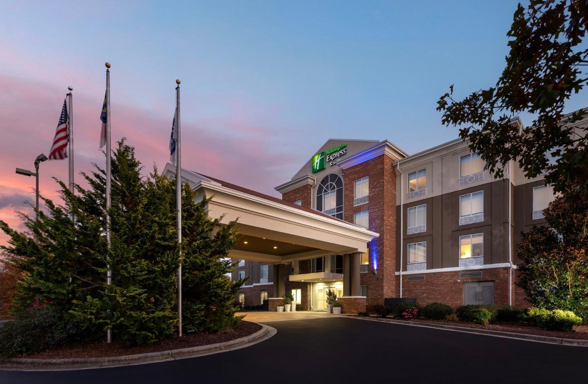 Holiday Inn Express Hotel & Suites Greensboro - Airport Area By Ihg Esterno foto