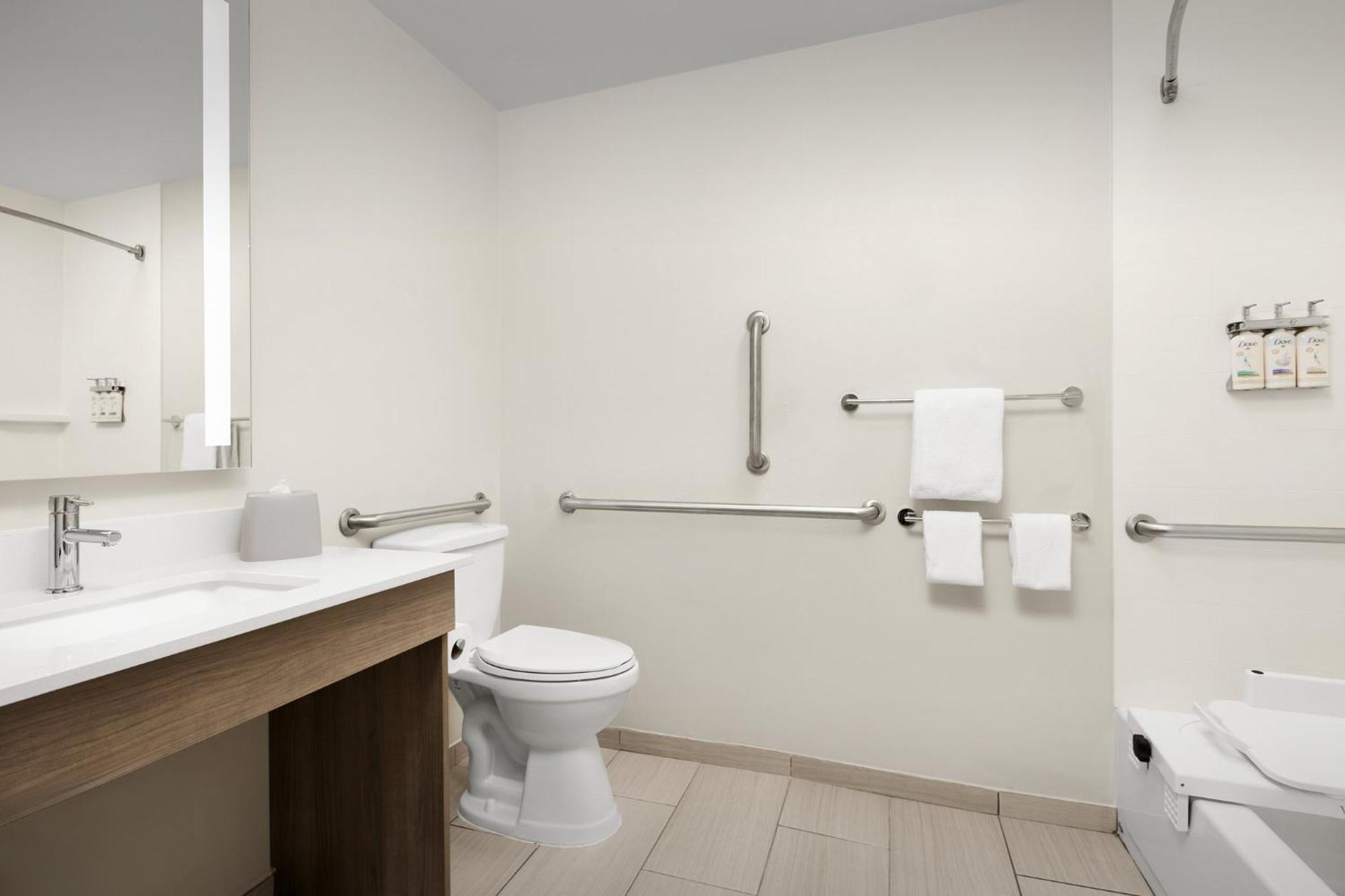 Holiday Inn Express Hotel & Suites Greensboro - Airport Area By Ihg Esterno foto