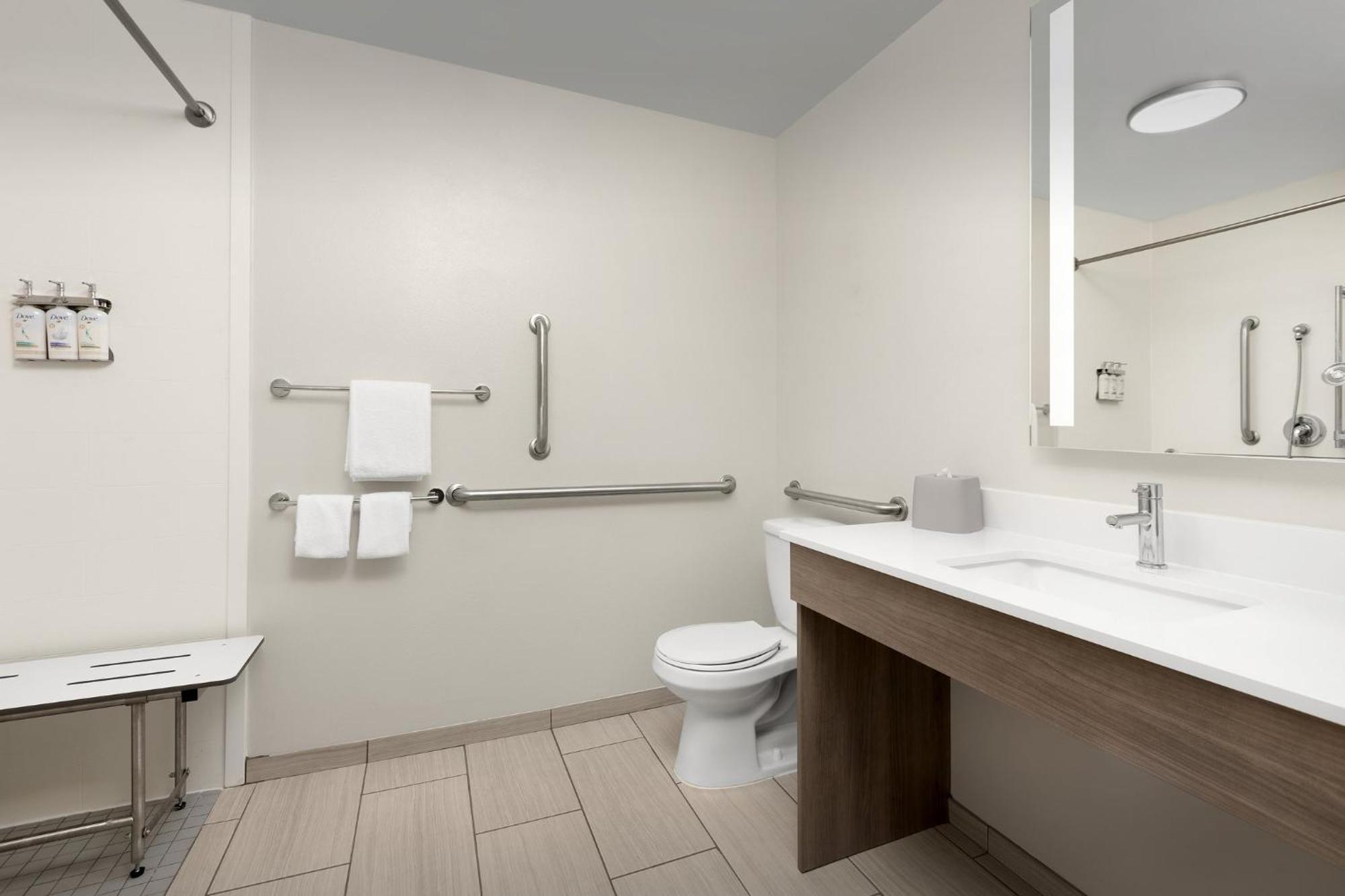 Holiday Inn Express Hotel & Suites Greensboro - Airport Area By Ihg Esterno foto