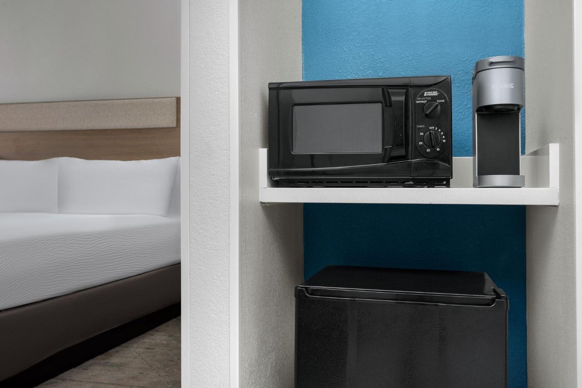 Holiday Inn Express Hotel & Suites Greensboro - Airport Area By Ihg Esterno foto