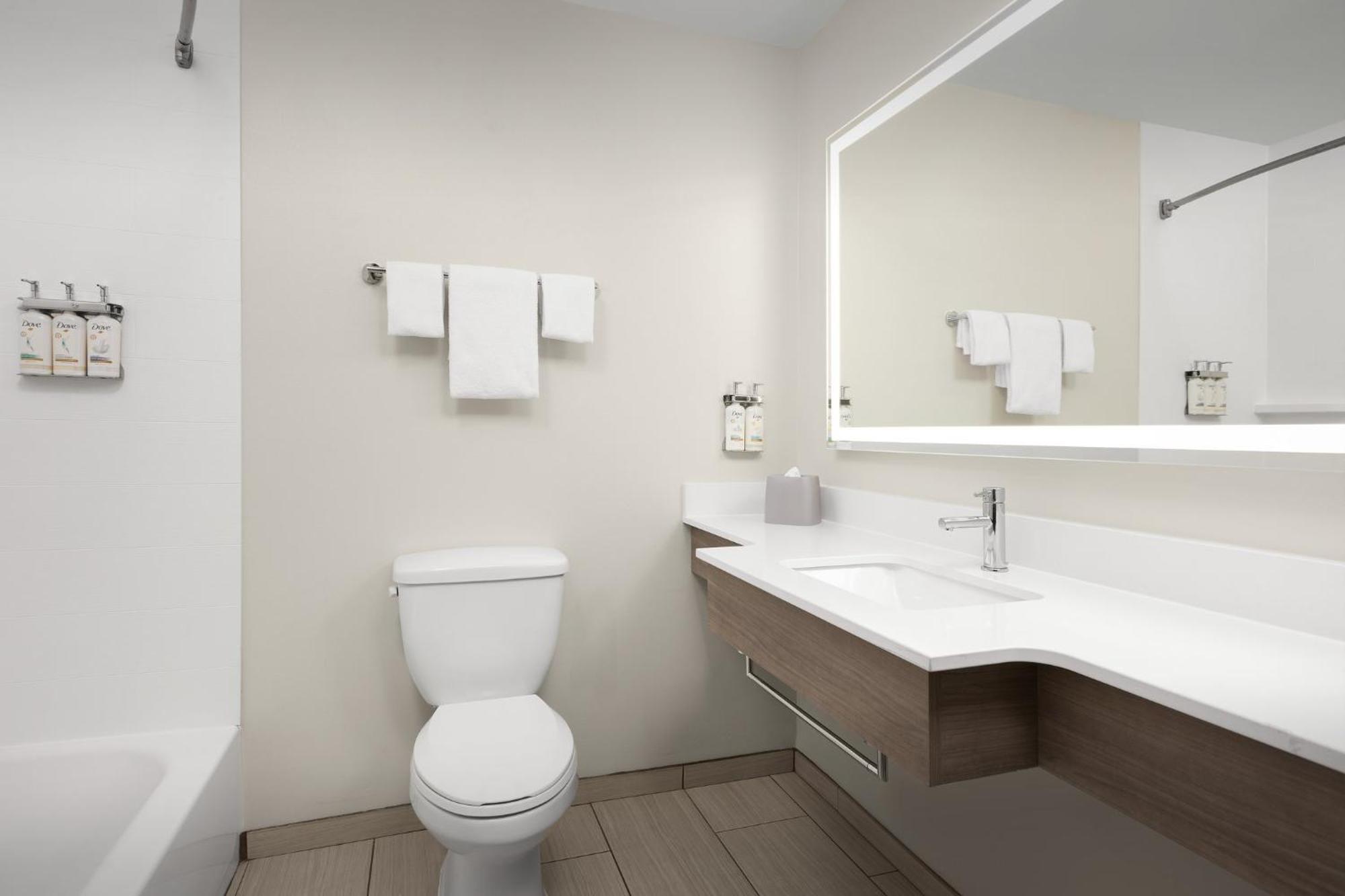 Holiday Inn Express Hotel & Suites Greensboro - Airport Area By Ihg Esterno foto
