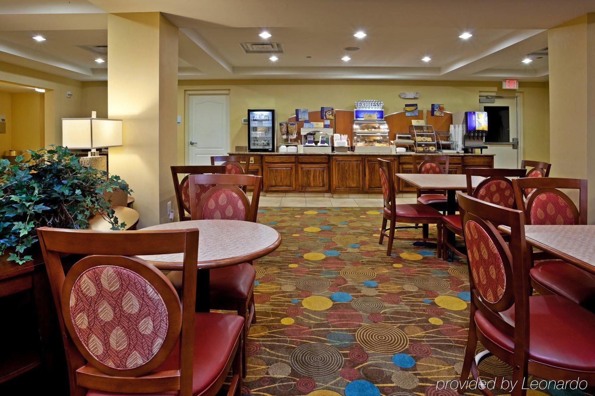 Holiday Inn Express Hotel & Suites Greensboro - Airport Area By Ihg Esterno foto